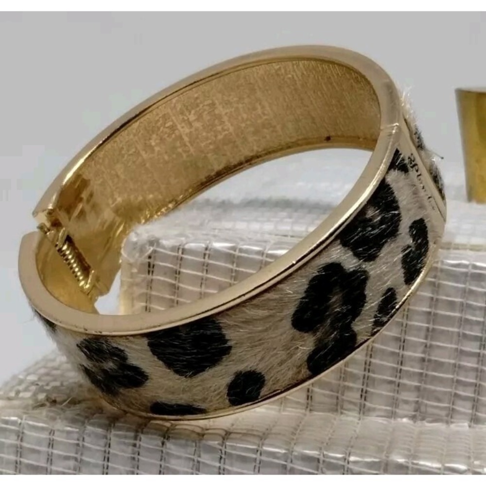 Plunder Bangle Bracelet 5.5 ‎ Wrist Jewelry Cheetah Leopard Gold Hinged Cuff